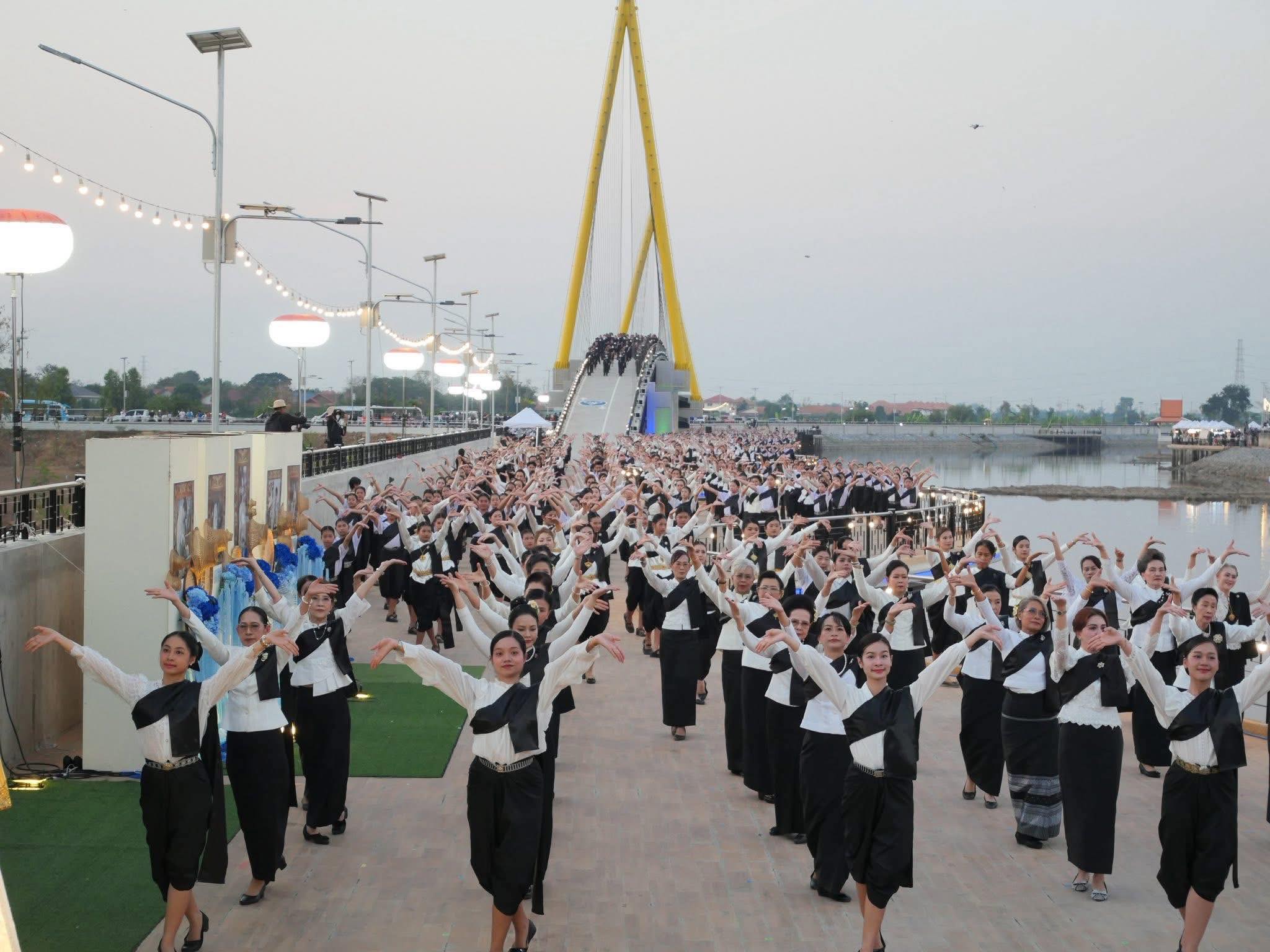 title - ส.ป.ก.อ่างทอง ร่วมกิจกรรมน้อมรําลึกในพระมหากรุณาธิคุณ สมเด็จพระนางเจ้าสิริกิติ์ พระบรมราชินีนาถ พระบรมราชชนนีพันปีหลวง  